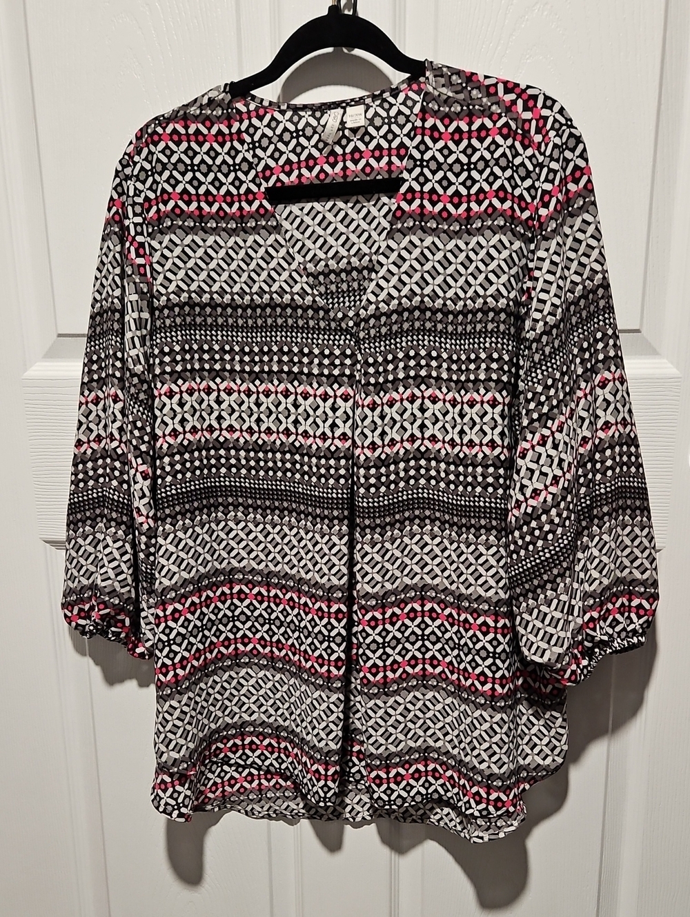 Cato Black, White & Pink Geometric V-Neck Blouse